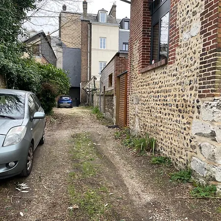 Holiday home Cute Little House - 200 M Gare - Parking Prive